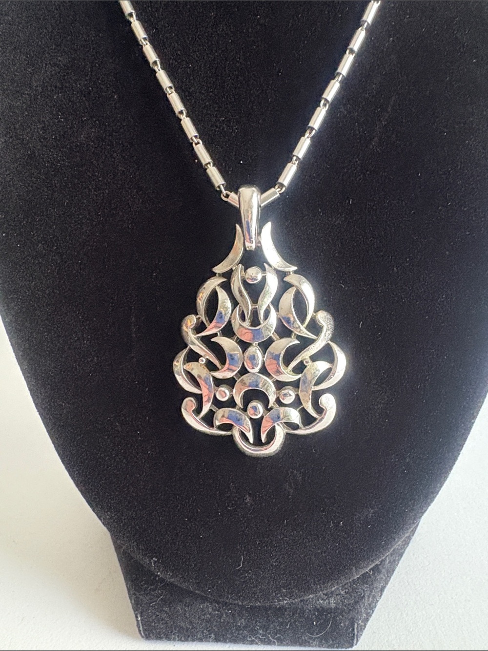 Vintage Crown Trifari Silver Filigree Teardrop Pendant Necklace 1960s - Picture 3 of 5